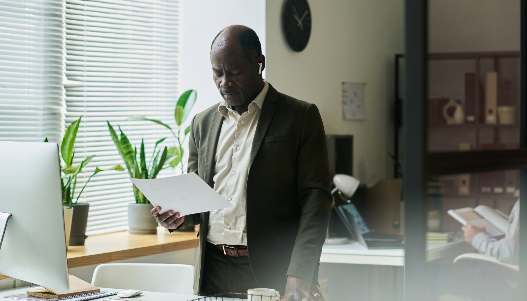 An experienced sales team in an advanced sales training session.